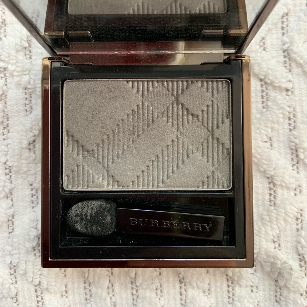 Burberry Sheer eye shadow 17 Pearl Grey
